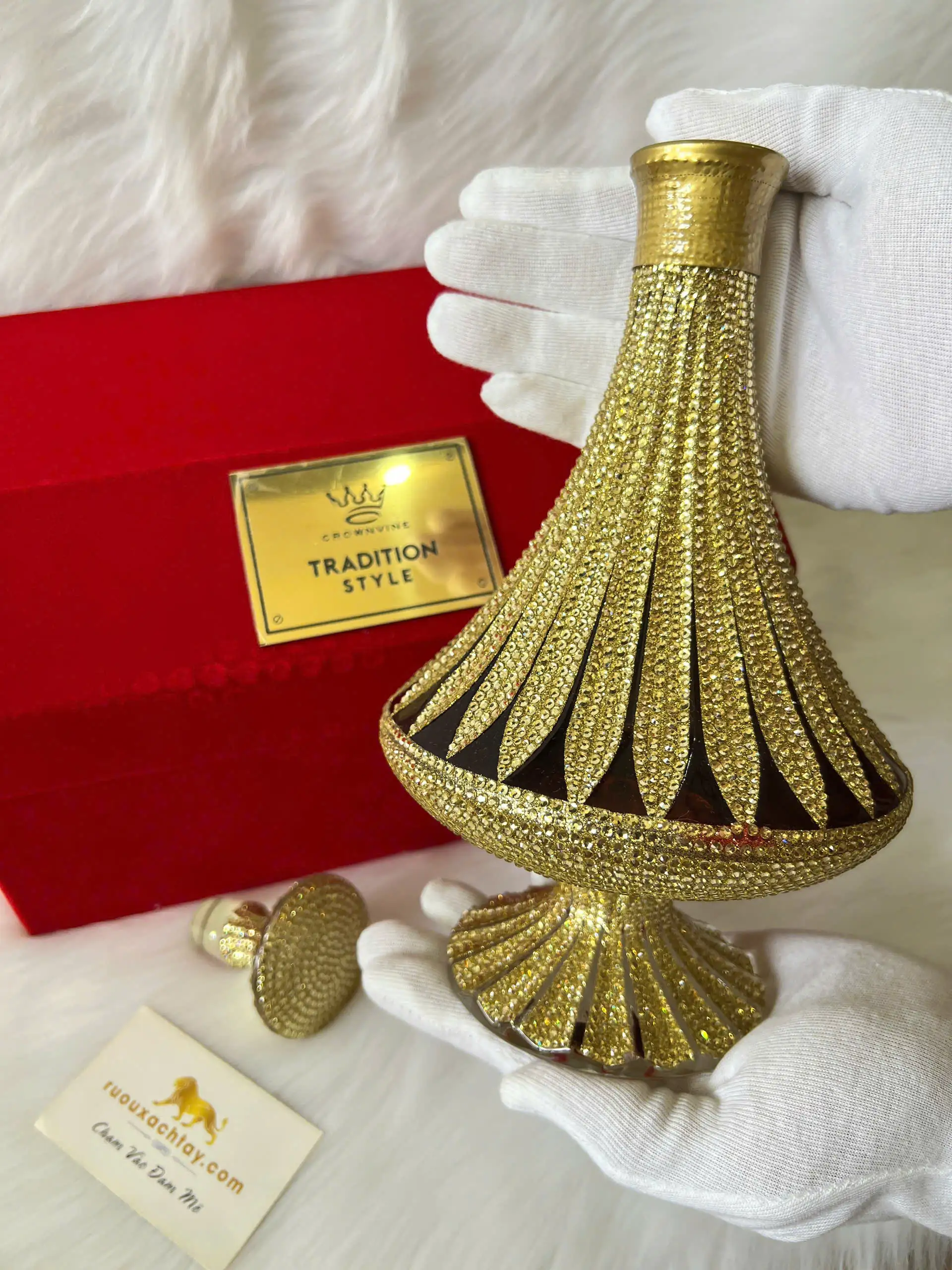 Brandy Crownvine Tradition Style K9 Crystal Decanter Gold Swarovski 1 Brandy Crownvine Tradition Style K9 Crystal Decanter Gold Swarovski (1)