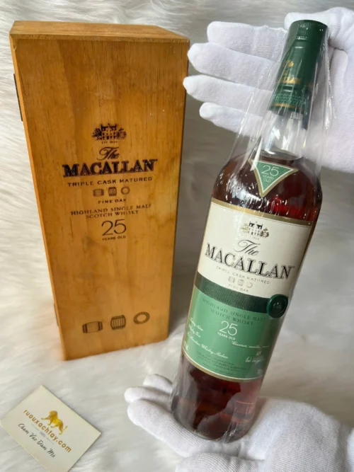 Rượu Mini J & B Rare Blended Scotch Whisky 42 Macallan 25 Fine Oak Triple Cask Matured Release 2011 (1)