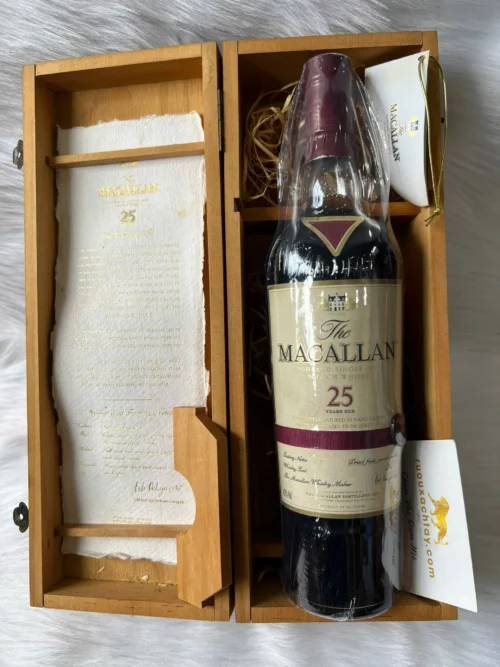 Macallan 25 Sherry Oak Release 2011 (4)