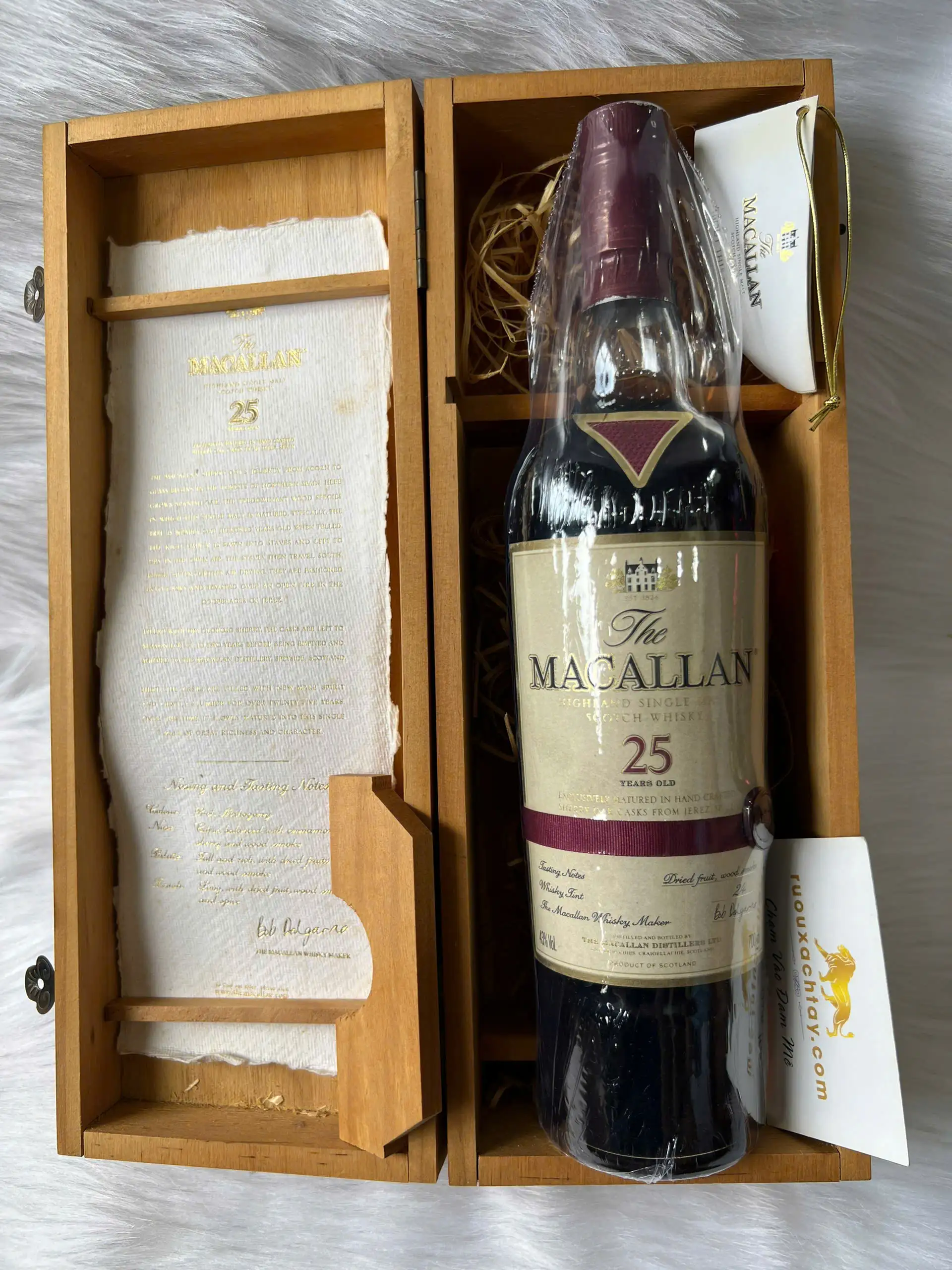 Macallan 25 Sherry Oak Release 2011 2 Macallan 25 Sherry Oak Release 2011 (4)