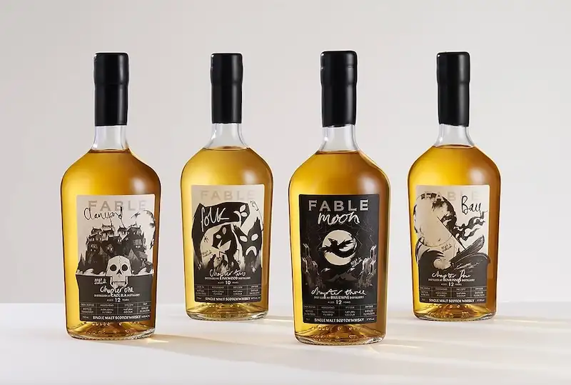 Bộ sưu tập Ghost Piper of Clanyard Bay bao gồm 11 loại whisky mạch nha đơn cất từ ​​các thùng gỗ riêng biệt, được tuyển chọn từ các nhà máy chưng cất trên khắp Scotland