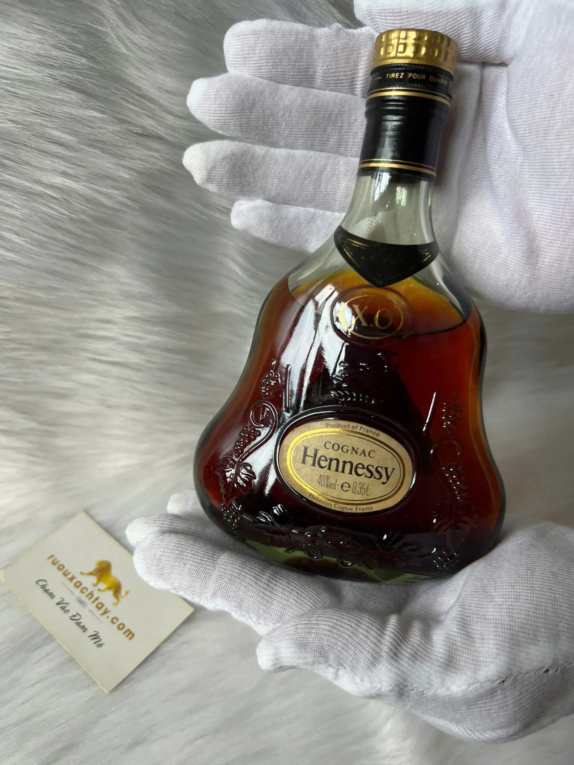 Hennessy XO 350ml (Chai Thuỷ Tinh Xanh và Nắp Vàng) 1 Hennessy XO 350ml (Chai Thuỷ Tinh Xanh và Nắp Vàng) (1)