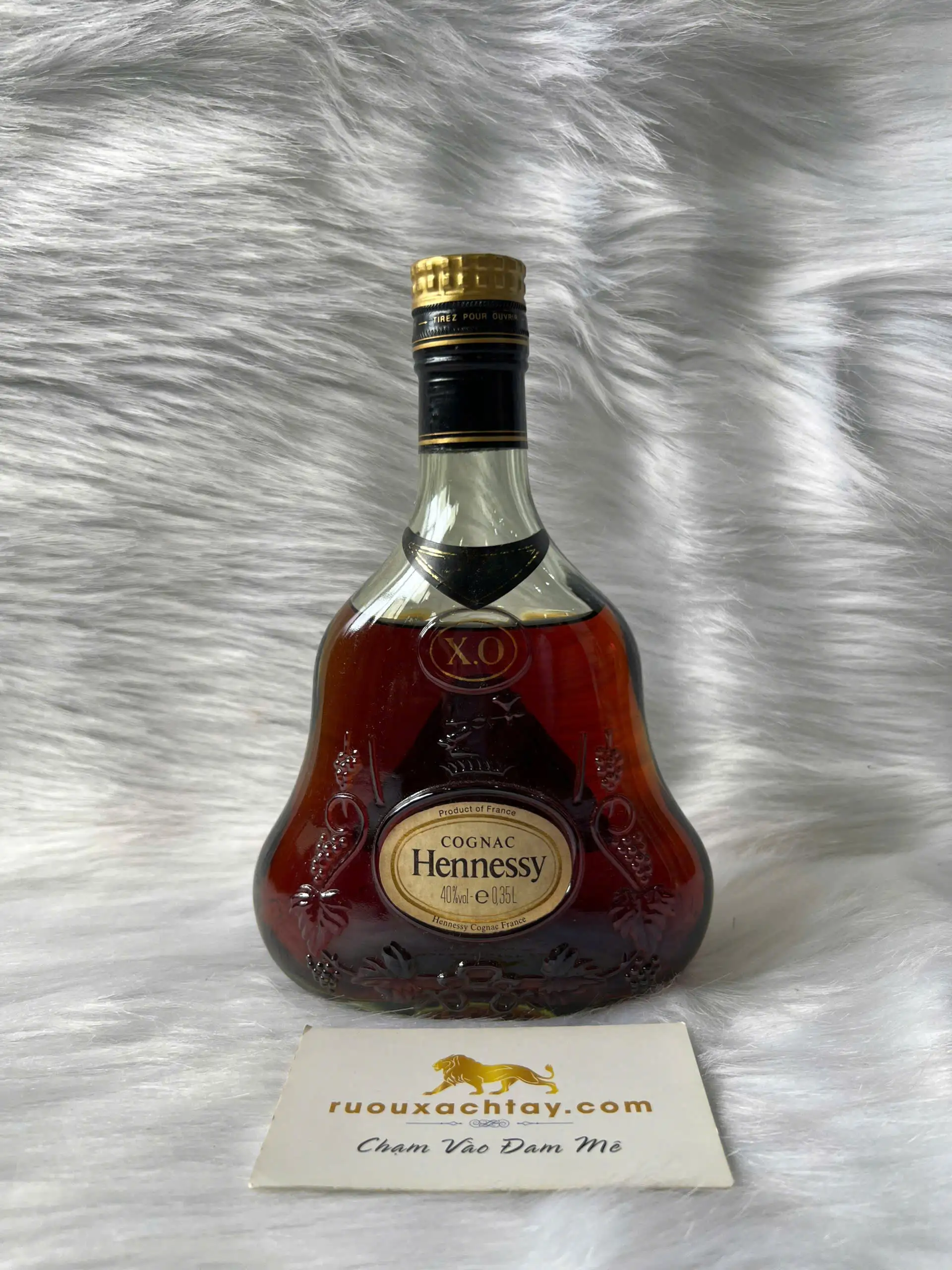 Hennessy XO 350ml (Chai Thuỷ Tinh Xanh và Nắp Vàng) 2 Hennessy XO 350ml (Chai Thuỷ Tinh Xanh và Nắp Vàng) (2)