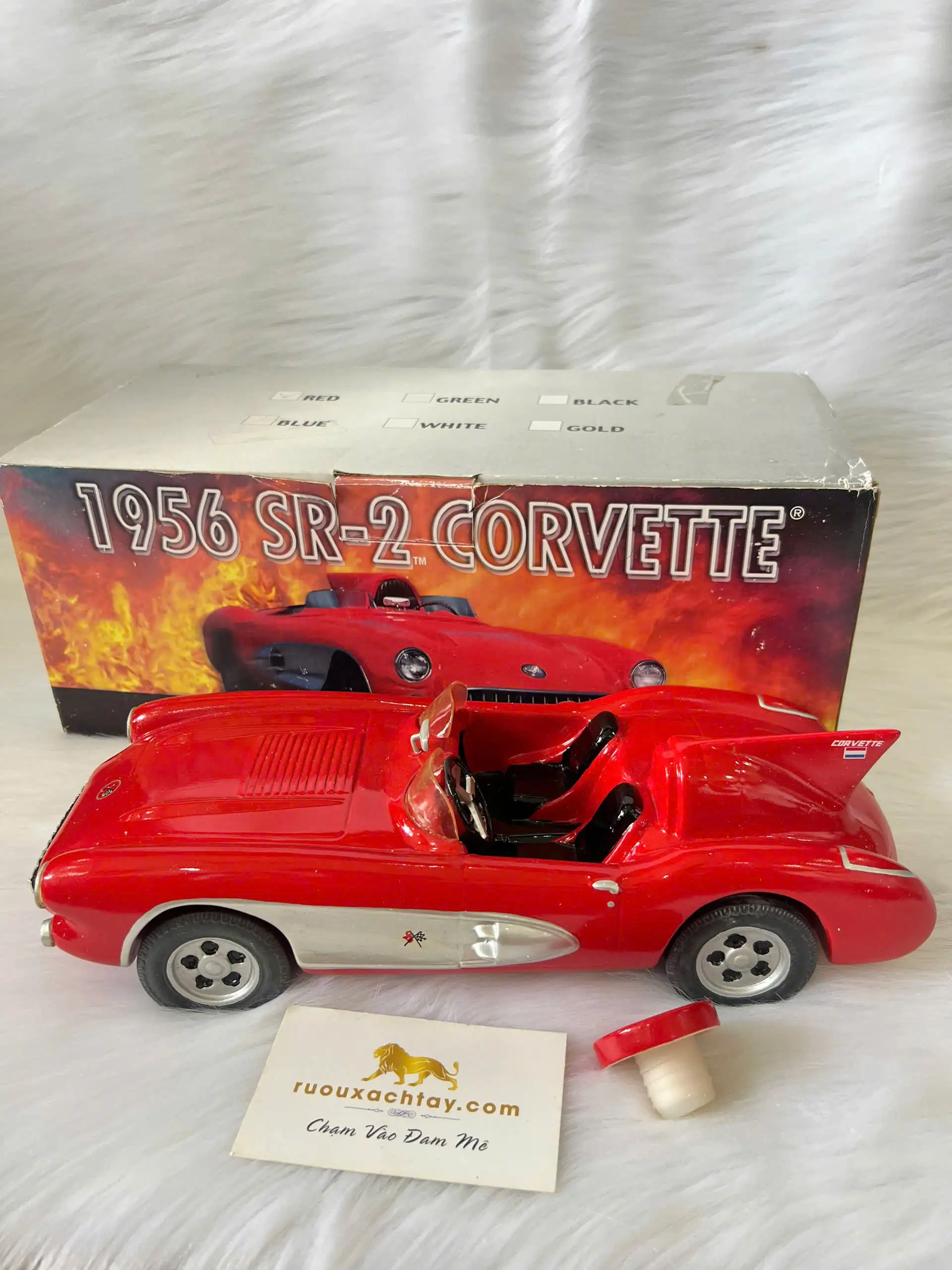 Jim Beam Limited Edition Bottle - 1956 SR-2 Corvette 1 Jim Beam Limited Edition Bottle - 1956 SR-2 Corvette (1)