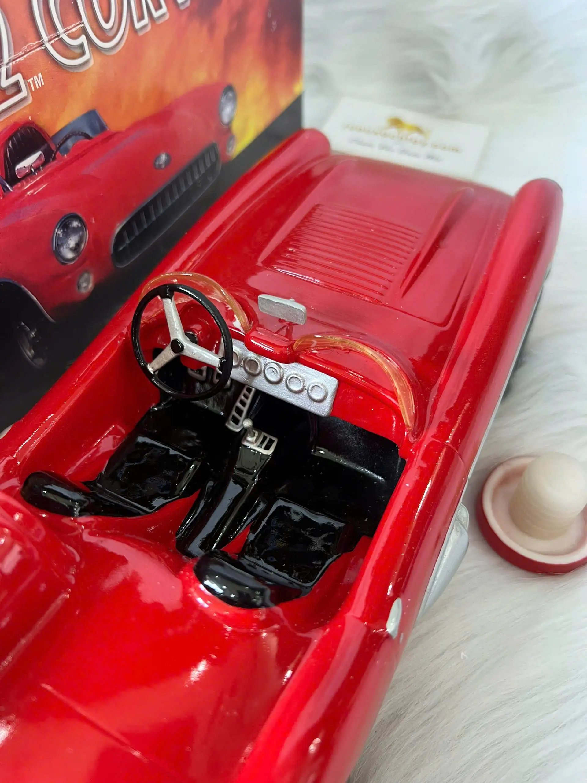 Jim Beam Limited Edition Bottle - 1956 SR-2 Corvette 4 Jim Beam Limited Edition Bottle - 1956 SR-2 Corvette (4)