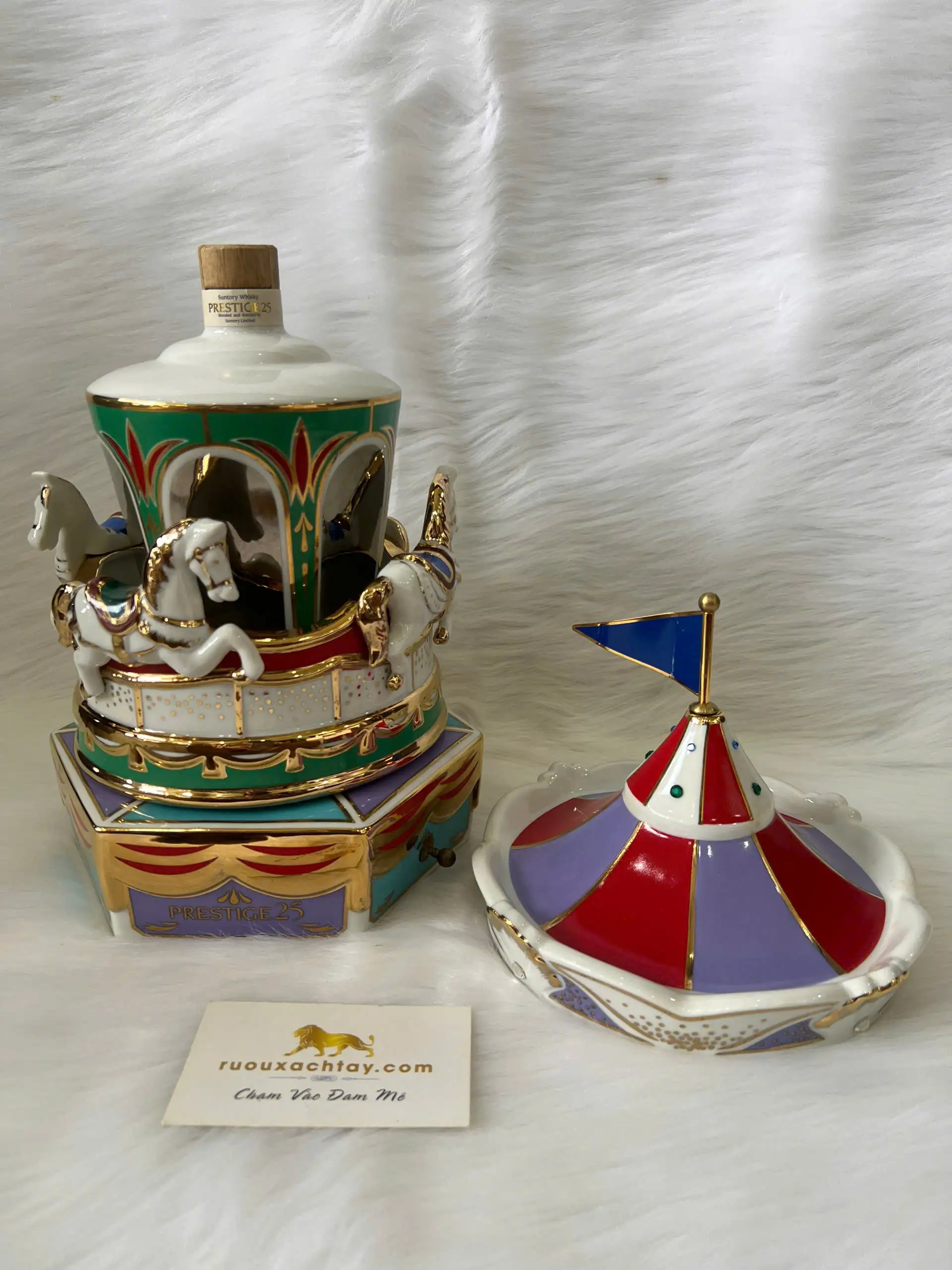 Suntory Whisky Prestige 25 Year Old - Carousel Decanter 5 Suntory Whisky Prestige 25 Year Old - Carousel Decanter (5)