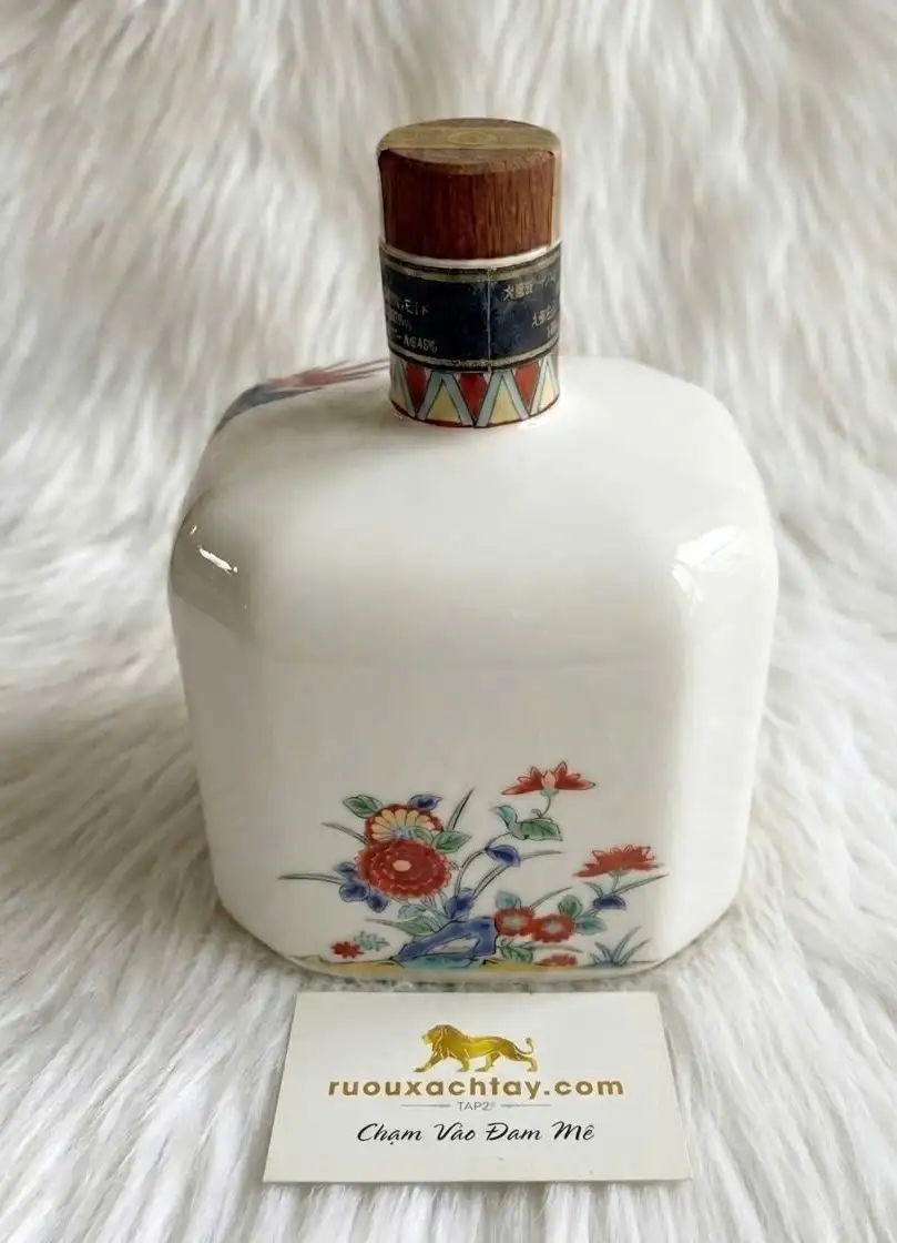 Single Malt Whisky Yamazaki 12 Year Old - Arita Ceramic Bottle 2 Suntory Yamazaki 12yo Arita Ceramic Decanter (3)