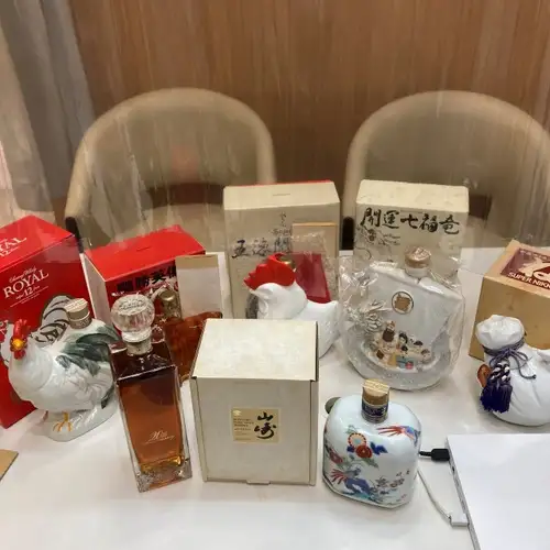 Single Malt Whisky Yamazaki 12 Year Old - Arita Ceramic Bottle 5 Suntory Yamazaki 12yo Arita Ceramic Decanter (5)