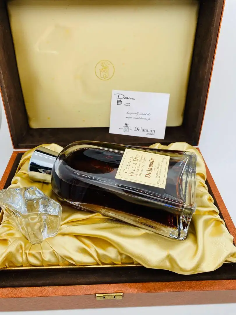 Delamain Pale & Dry Cognac Daum Crystal 2 delamain_pale__dry_cognac